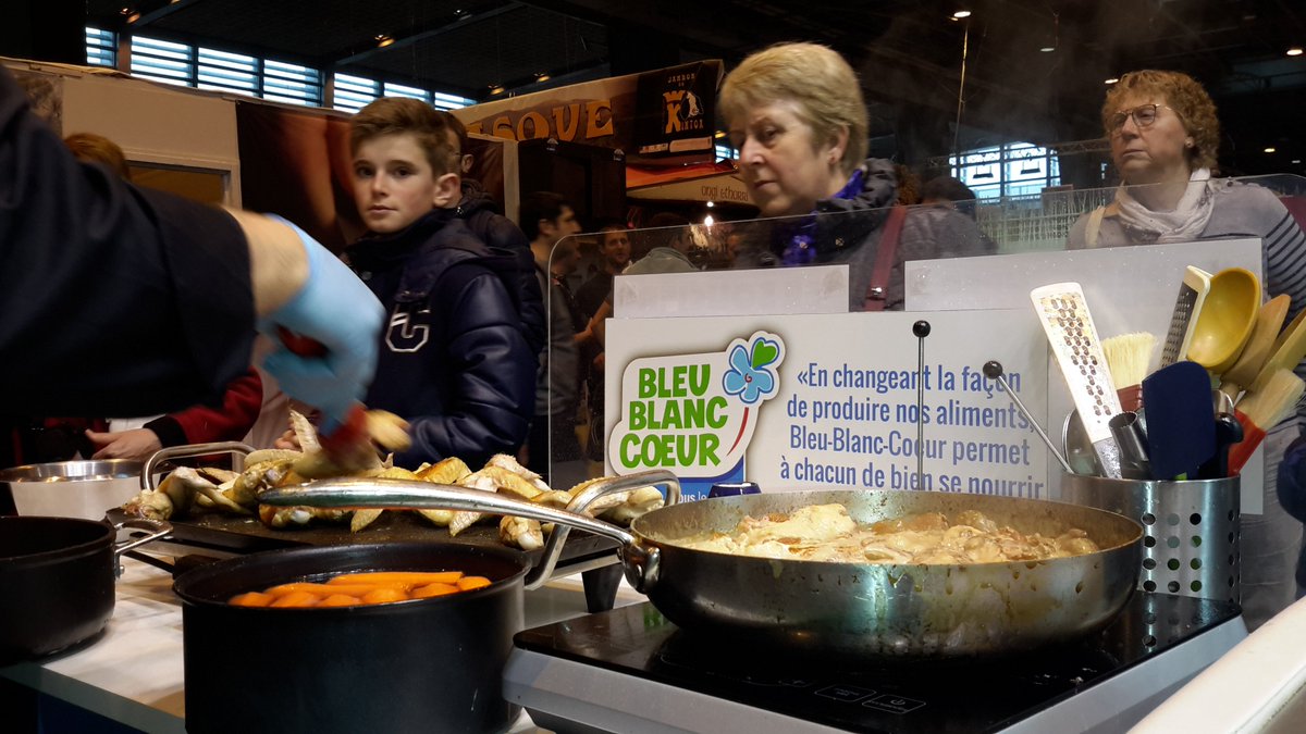 BleuBlancCoeur's tweet photo. #SIA2017 #dégustation #BienManger #bbcsia2017 #Miam
En ce moment sur le stand @BleuBlancCoeur ! https://t.co/rnQwBBdQ3F