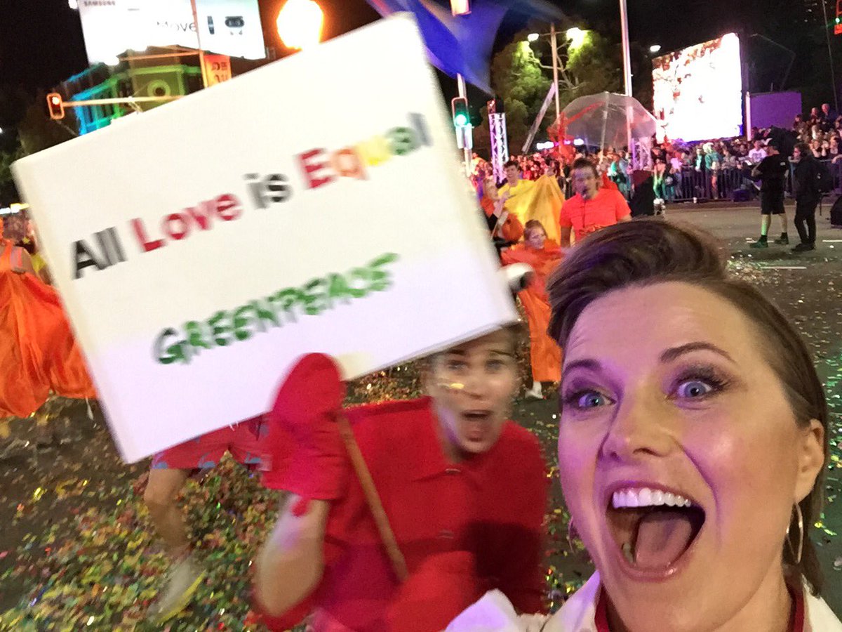 RealLucyLawless's tweet photo. You can't sink a Rainbow! @Greenpeace @sydneymardigras #EqualityForAll https://t.co/Nl2IdGv55o