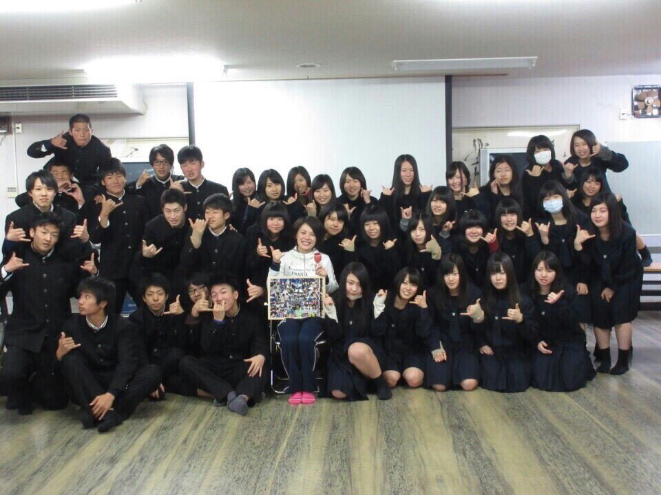 mono78787's tweet photo. 本当に色々な面でお世話になった先生。そんな先生の結婚式行けてよかった！おめでとうございます！まじ綺麗じゃし可愛いし、べっぴんやったわ。結婚っていいなって思えた1日でした。 https://t.co/1eArJMlQpJ
