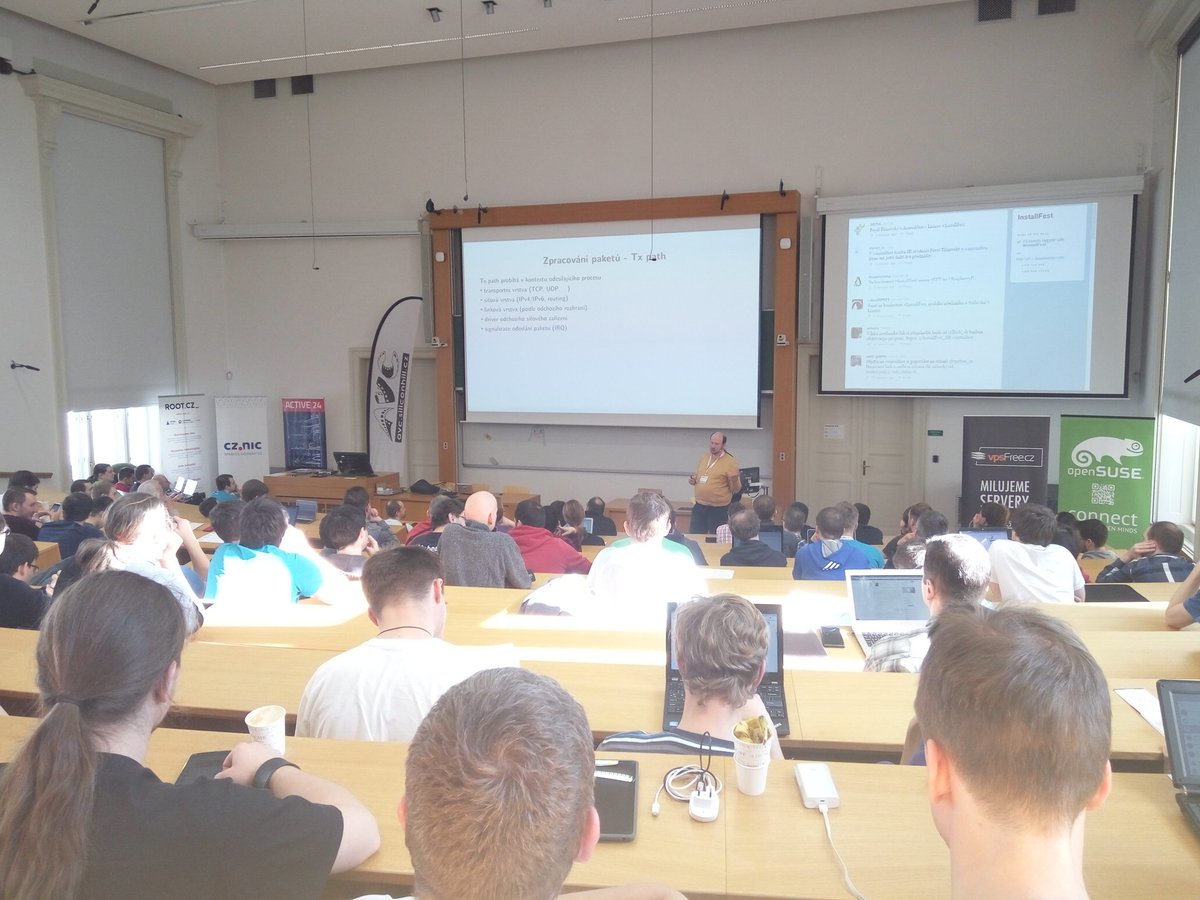 tomcejka's tweet photo. Přednáška od https://t.co/cULUk76U3e na #installfest která by mohla zajímat všechny síťaře nebo aspoň studenty #BIPSI na @FIT_CTU :-) https://t.co/H9dBT4lpNV