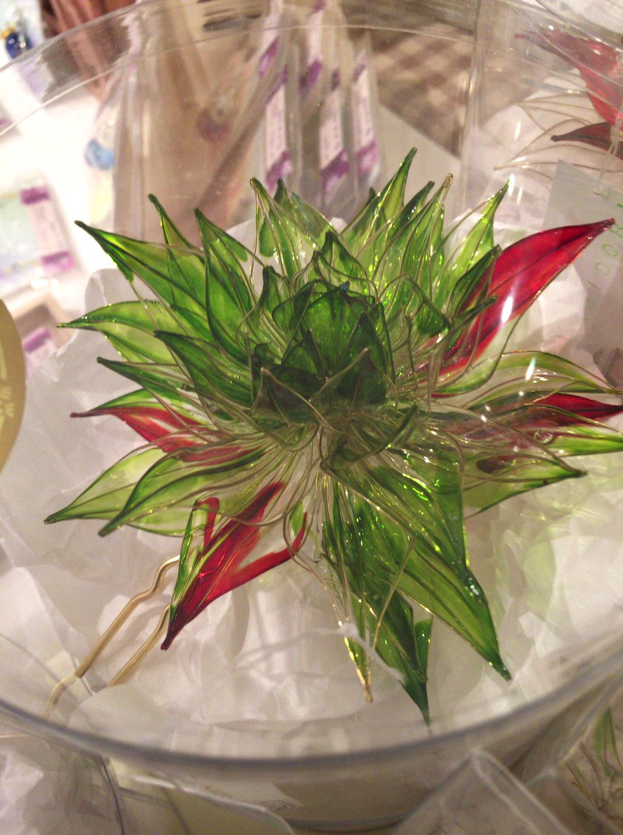 diporca's tweet photo. 我流祭3/4時点の当ブースの主な在庫情報です。
花簪 睡蓮 ｰ凍奏ｰ及びｰ灼火ｰ 
共に完売御礼申し上げます。

月光菊 7
睡蓮ｰ宵紫ｰ 2
天竺牡丹 ｰ錦鯉ｰ 2 ｰ瑞葉ｰ 2
鬼灯 ｰ飴雫ｰ 1 ｰ三尾ｰ 1
透明斑スプラウト 緑3 青3
リーフボトル 6

#我流祭 https://t.co/aspU9jkUy5