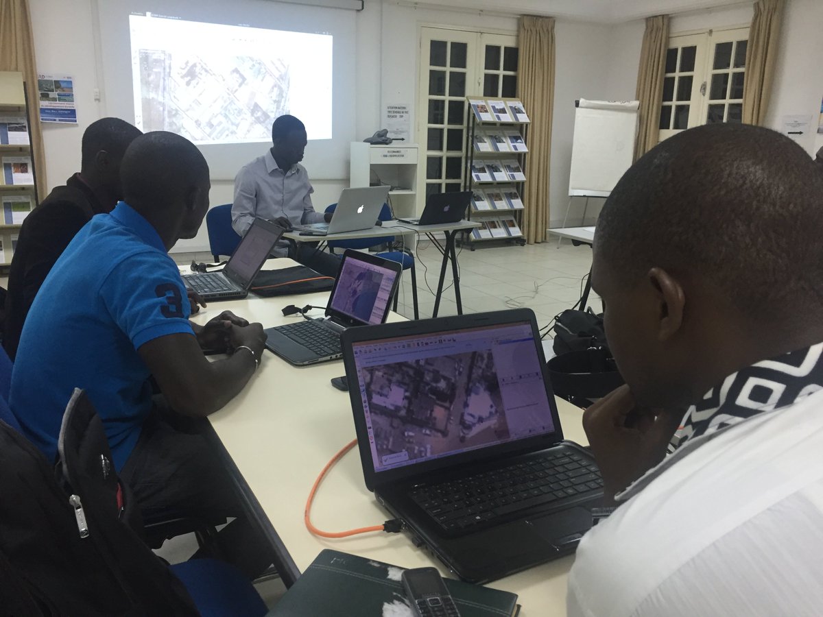 OpenStreetMapSn's tweet image. créer de la donnée ouverte en ce #OpenDataDay2017 avec nous. Ca se passe à l&apos;@ird_fr hann #LLG @innoce_diblo @lamineyasey @ndongamadu