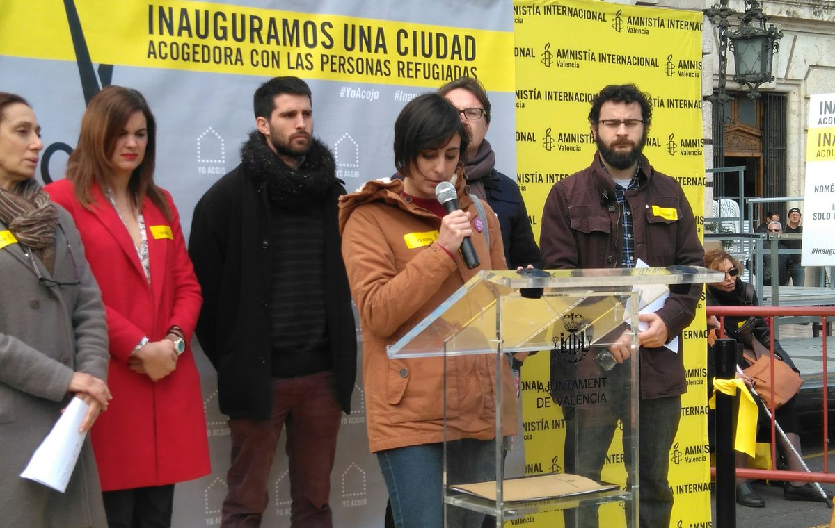 SandraUrc's tweet photo. Toma la palabra también Teresa Bares #InauguramosCiudad #YoAcojo #JoAcull @amnistiaespana @AmnistiaVLC https://t.co/q4qmKCOpsA