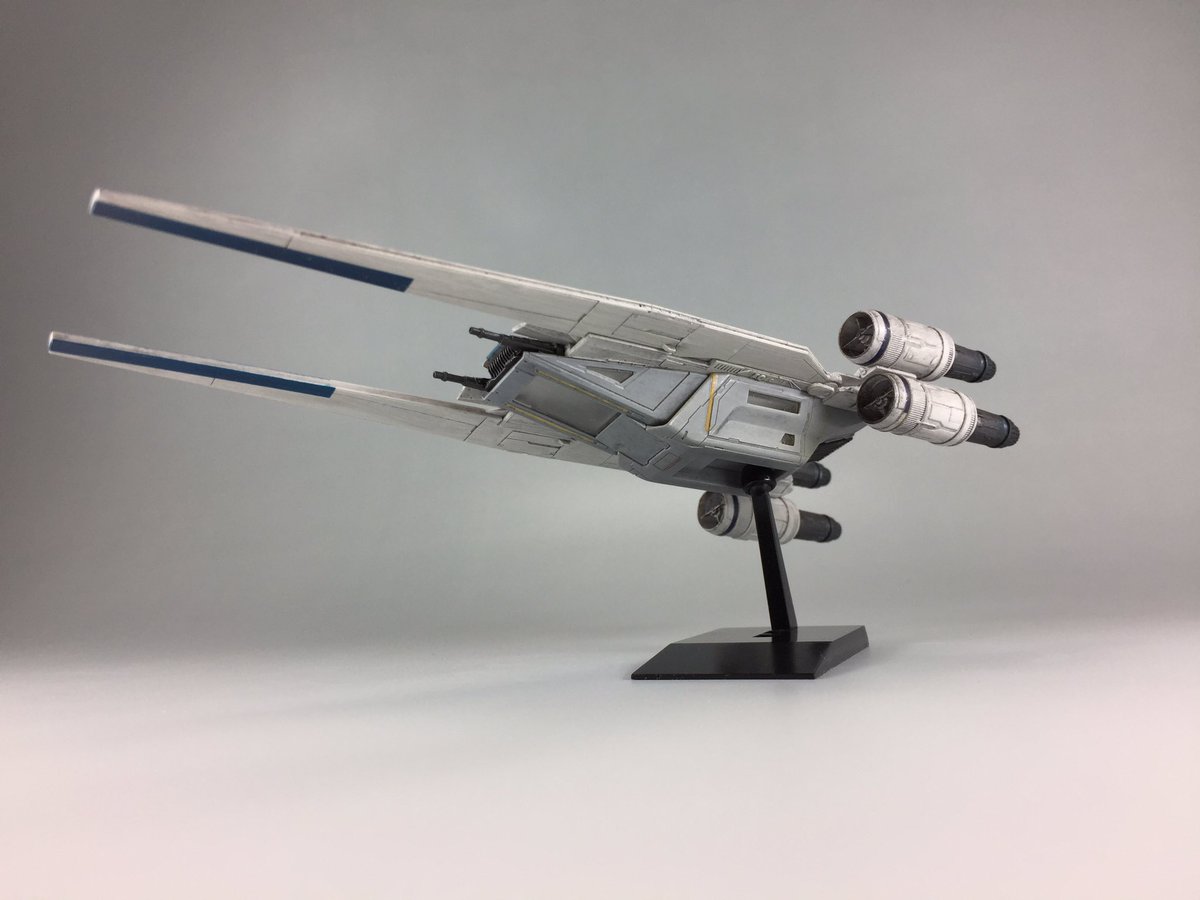 ぐりむろっく バンダイ1 144 Uウイング完成 シンプルで直線的なスタイルがカッコイイ 小さいながらコックピット内も再現されているので完成後も見せ場があって嬉しいね ただこの機体最大の特徴である可変翼は墨入れ中に軸が折れたので接着しました