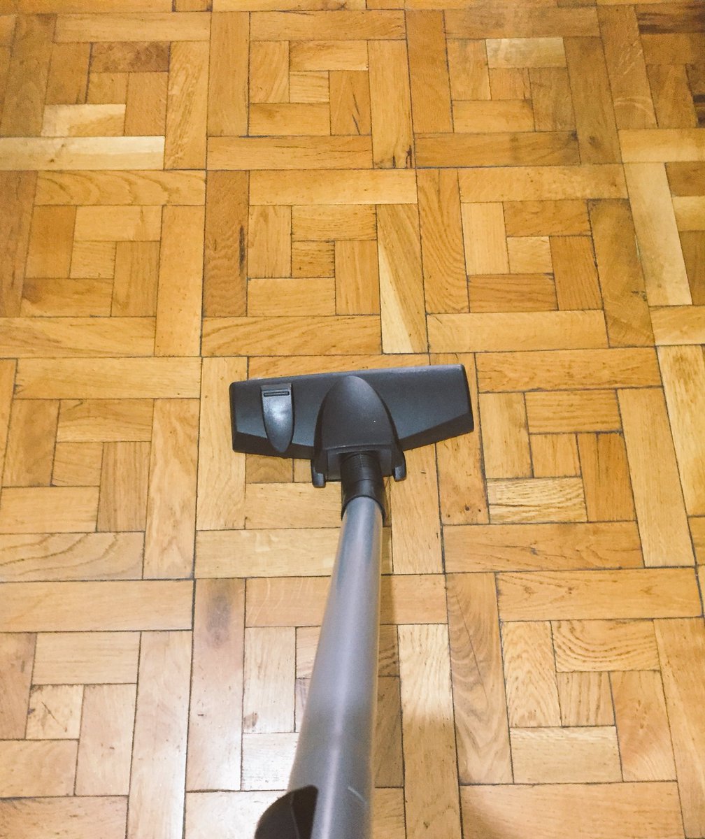 Este fin de semana cambiamos de arma. Aspiradora vs rifle. 😂😂 #SoyCazador #HabráQueTenerPaciencia