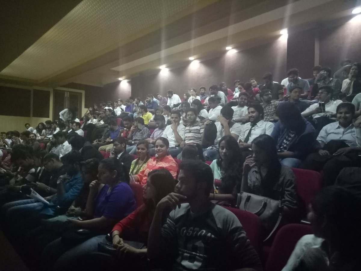 DeepikaBhardwaj's tweet photo. We are FULL HOUSE TODAY IN PUNE before time. Even Balcony is gone. #MartyrsofMarriage #Pune #BVPLawCollege https://t.co/GKt9iSCTo8