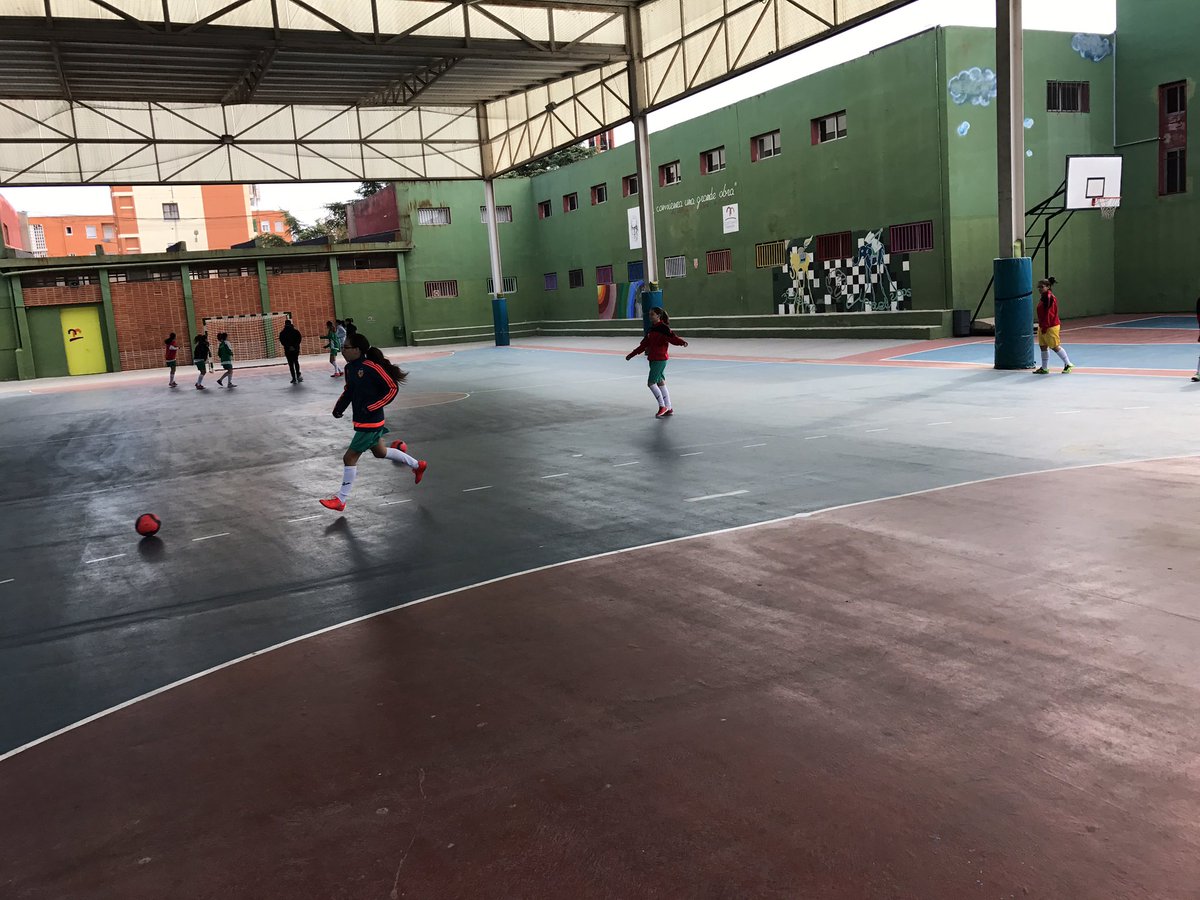 Claret Fuensanta FS (@claretfuensanta) on Twitter photo Nuestras chicas juegan en el cole a las 12h. Ante <a href="/clubpenyarojafs/">CLUB PENYAROJA FS</a> , ya calientan sobre la pista!! Nuestras chicas juegan en el cole a las 12h. Ante <a href="/clubpenyarojafs/">CLUB PENYAROJA FS</a> , ya calientan sobre la pista!!