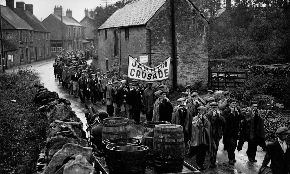 PhotoFramed's tweet photo. From bread lines to hunger marches: street photography in the 1930s https://t.co/e3a6Sdam3H https://t.co/NPzhpySlKz