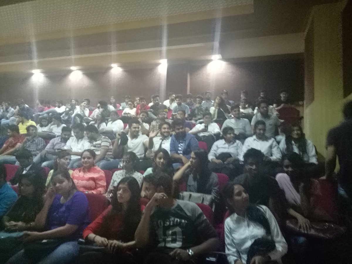 DeepikaBhardwaj's tweet photo. We are FULL HOUSE TODAY IN PUNE before time. Even Balcony is gone. #MartyrsofMarriage #Pune #BVPLawCollege https://t.co/GKt9iSCTo8
