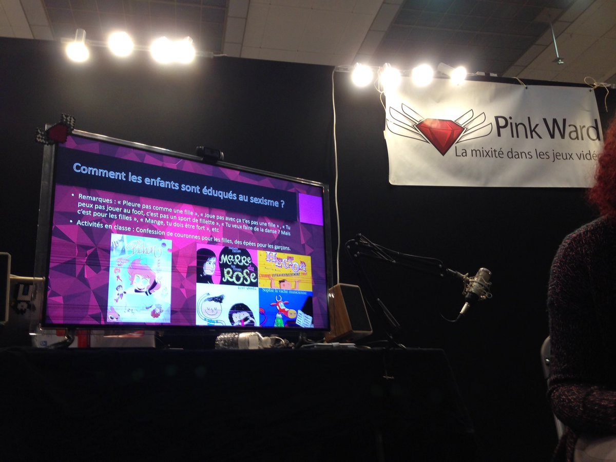 David_Rstx's tweet photo. Conférence "grandir avec des clichés sexistes" pour dénoncer les inégalités dès l'enfance #pinkward #MadeinAsia https://t.co/r3mRY9jdID