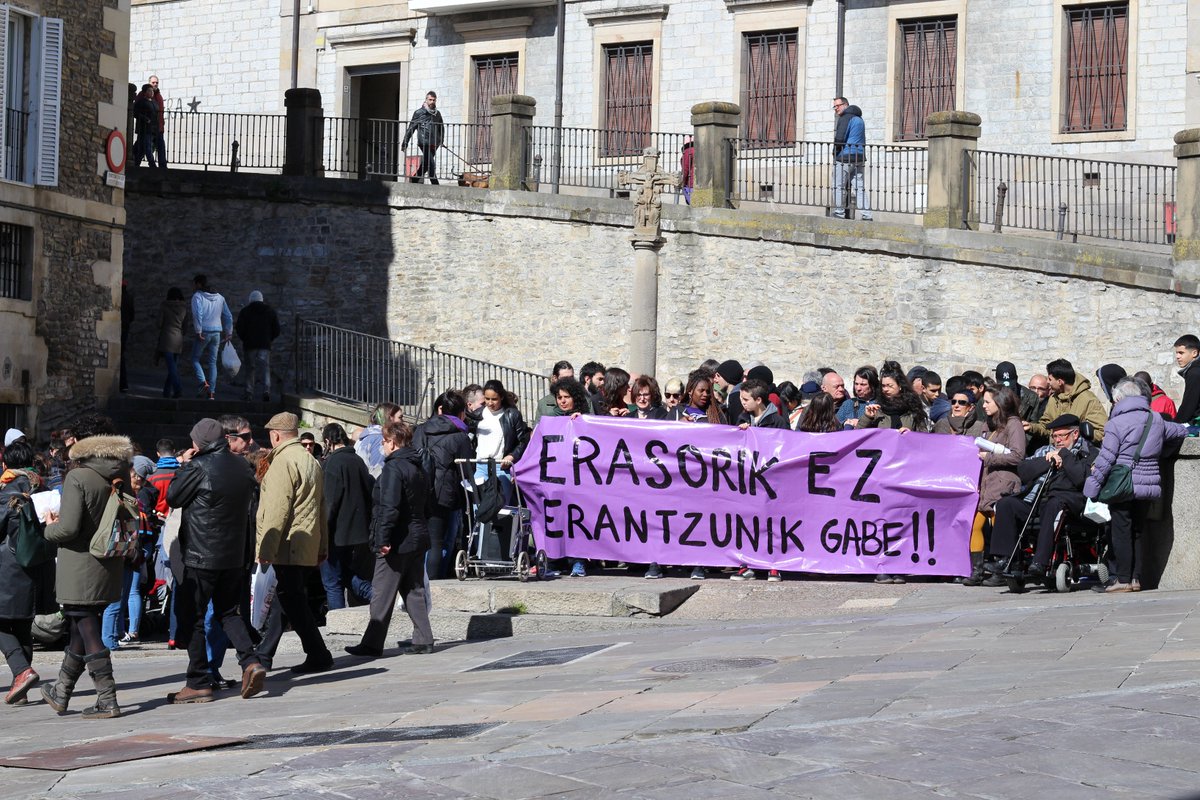 muybastxs's tweet photo. ERASORIK EZ ERANTZUNIK GABE!!
Gaur Gasteizko Alde Zaharrean egindako kontzentra.

¡Ninguna una agresión sin repuesta! https://t.co/fkPNg1rZbU