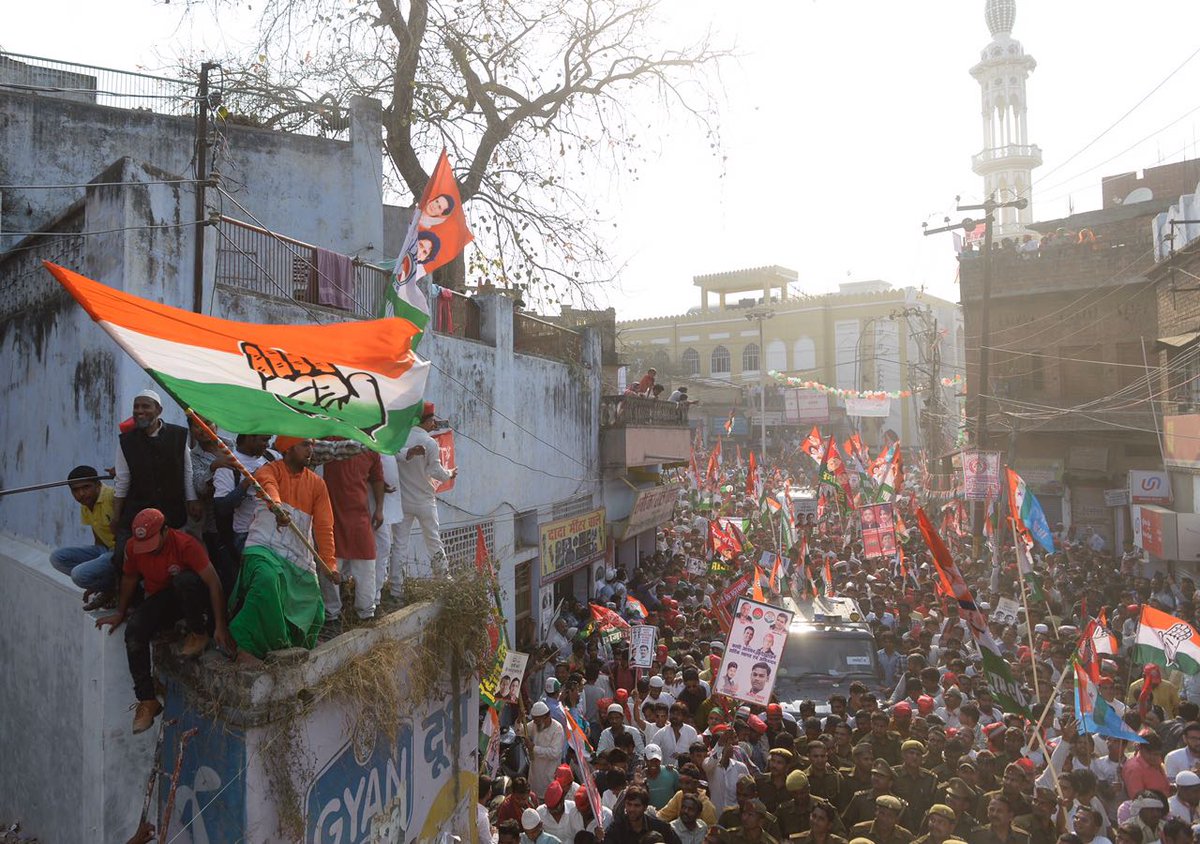 INCIndia's tweet photo. काशी में स्वागत के लिए उमड़ा जन सैलाब 
#Fantastic_Rahul_Akhilesh https://t.co/heQVtUPach