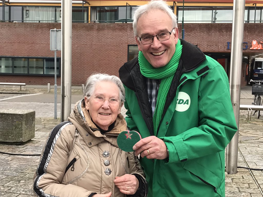 #cda #ijsselstein politieke markt voor het stadhuis.