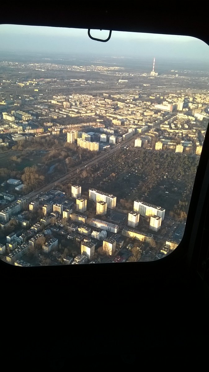 m_starkowski's tweet photo. Warszawa z lotu ptaka. A ptakiem był #smiglowiec #AW101 @BiznesAlert Na lotnisku na #Bemowo odbyła się prezentacja dla #SZ #SilyZbrojne https://t.co/XqQ8wAD0EU
