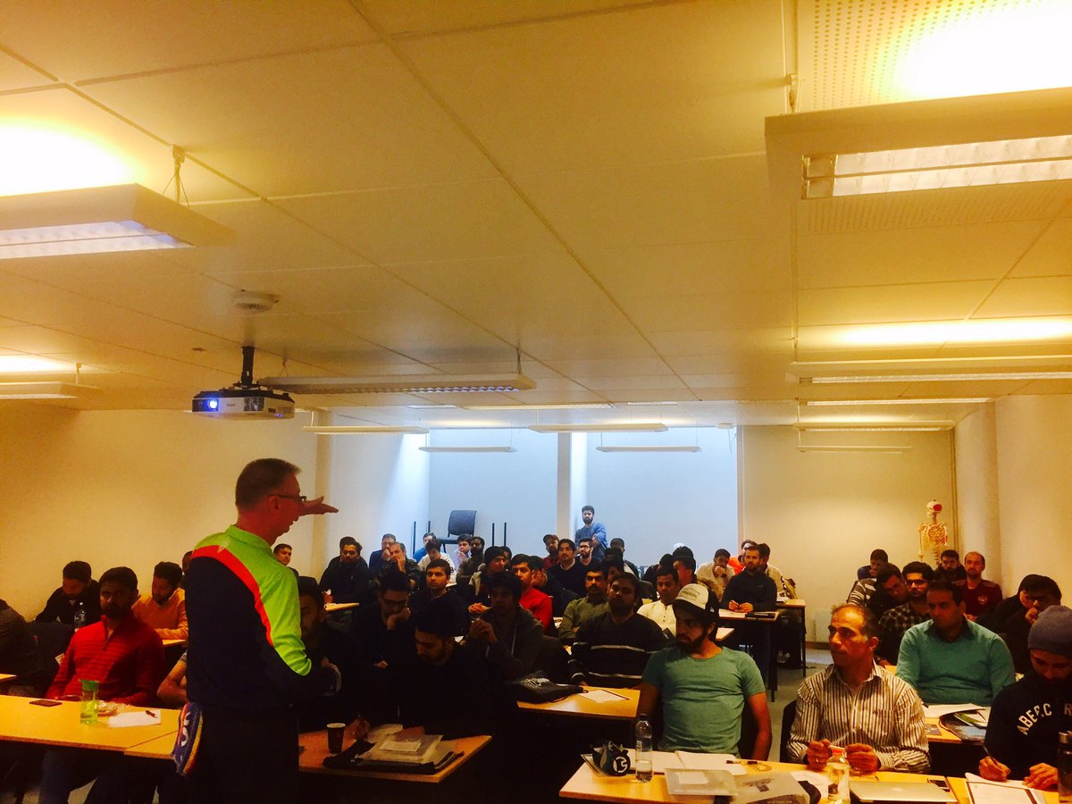 Tutor Steve Ross captivating his crowd in one of the largest Level 1 umpiring course conducted. #fremtidenscricket