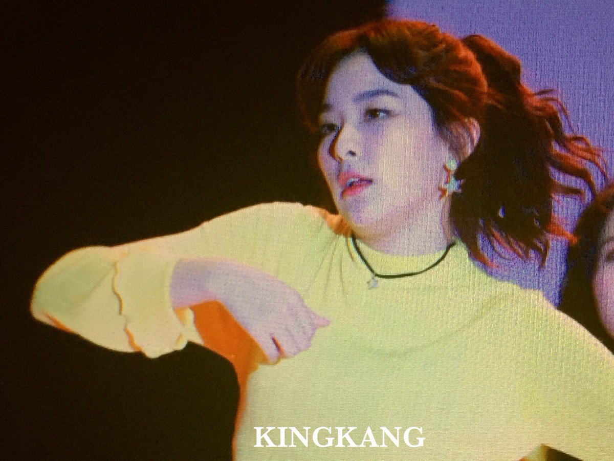 kingkangseulgi's tweet photo. 170304 서종예 입학식 #슬기 #seulgi 개나리가 피었넿ㅎ💕 https://t.co/BwlKGykb6p