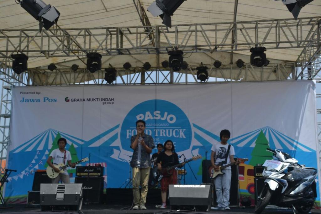 ExcellentBand_'s tweet photo. Bismillah..prepare 5Maret2017,jam 07.00-10.00WIB at Basecamp @ExcellentBand_ wawancara bersama surat kabar @jawapos https://t.co/k9fCT4Eevi