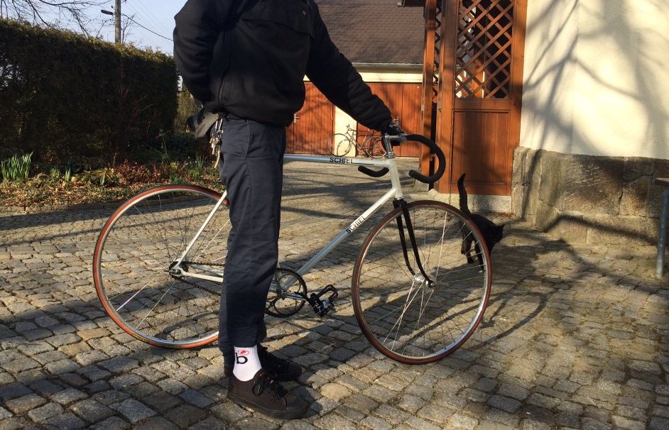 labaladen's tweet photo. Ausfahrt! Mit #Labaso am Fuß und #Fixie unterm Hintern. 🚲
Schöne Saison, und oben bleiben!
https://t.co/oBNBChNZ0o (Foto @Radcore27) https://t.co/7Kz0CgJmRl
