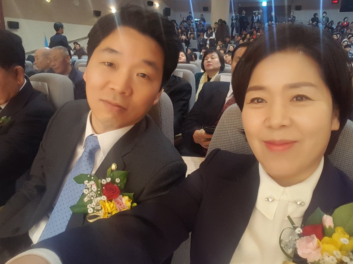 bestwest1967's tweet image. 충남도당여성.청년위원회 한마음 결의대회! 박완주도당위원장님 김은복, 조유상 여성.청년위원장님 고생 많으셨습니다! 침몰직전 흔들리던 우리당을 지켜오신 고문님들 당원분들과 그 배에 모든 것을 버리고 오로지 정권교체의 대의를 안고 오른 두사람. 대선승리!!