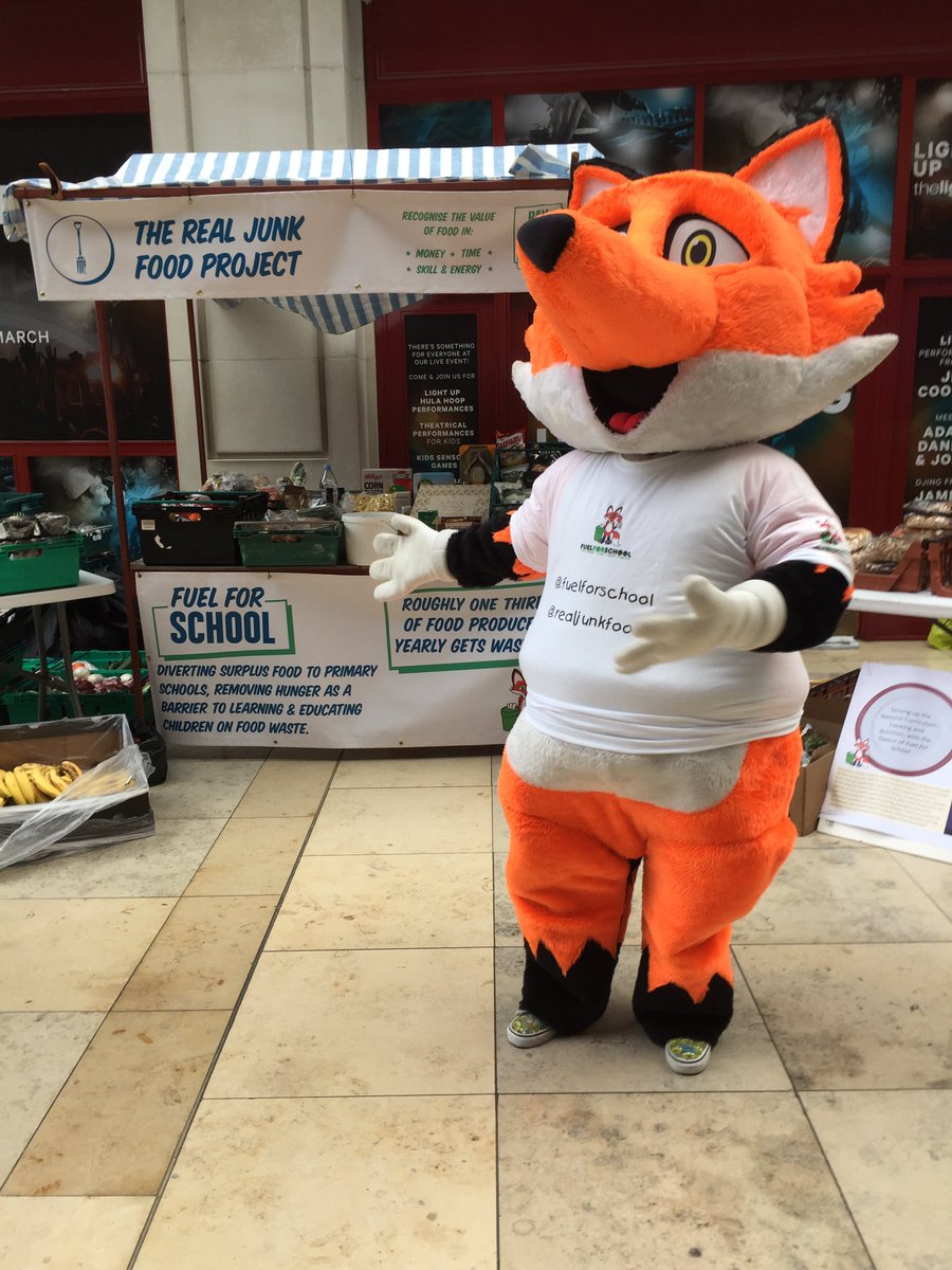 fredfuelfox1's tweet photo. Having a great day @thelightleeds promoting their partnership with @fuelforschool and @RealJunkFood https://t.co/yrxehlm21c