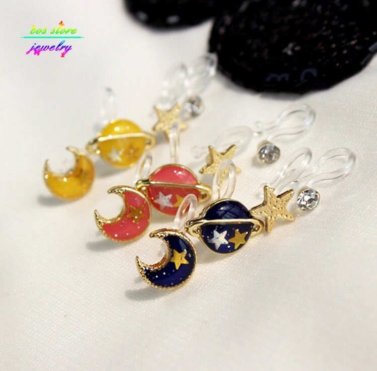elfinnavendre_'s tweet photo. Pre-order
ต่างหู galaxyแบบคลิปหนีบ ✨🌙⭐️
109.- 
ปิดพรี 16/03/2017
ปิดโอน 17/03/2017 
#HowtoPerfect #ชี้เป้าโปรถูก #thefacethailandseason3 https://t.co/VUJKXEKz71