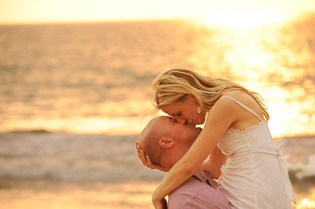 iPassionApp's tweet photo. Couples who do THIS outside the bedroom say it boosts their sex life: https://t.co/Srdw8Ei2zm #relationshipadvice https://t.co/mDKMPXd8OF