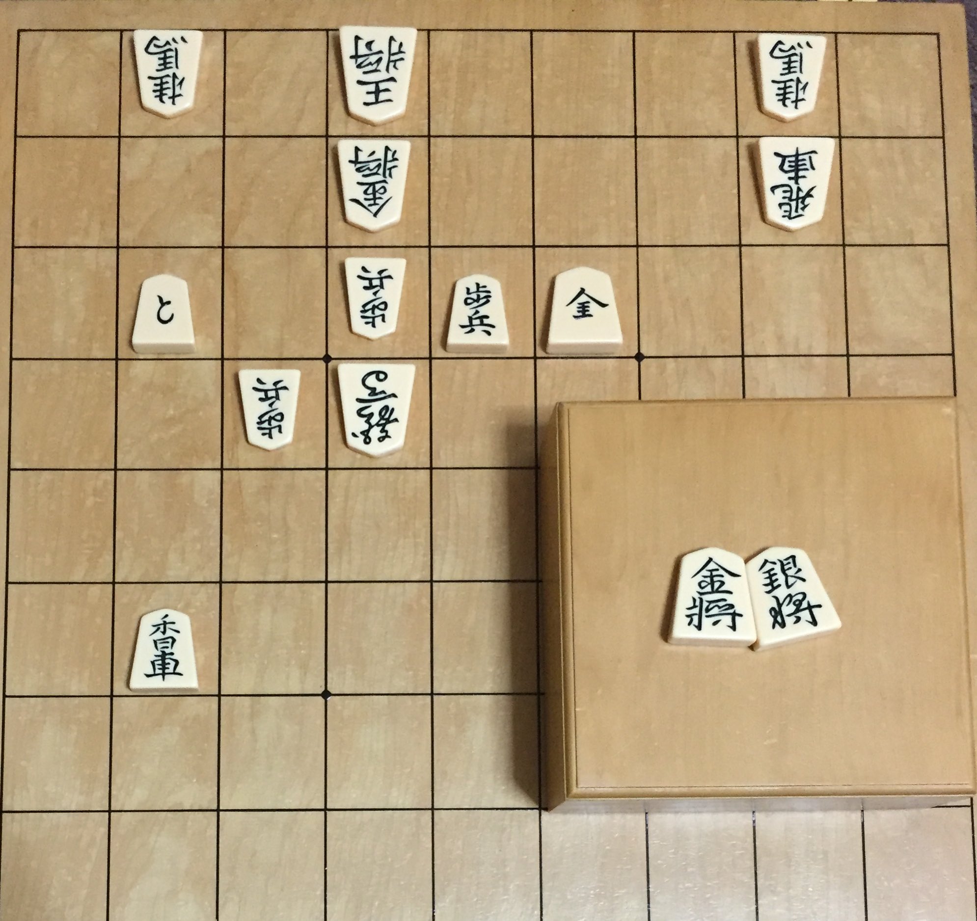 こいなぎ 実戦で必ず使える詰みパターンpart2 古典詰将棋の趣は 簡単な素材で実戦で必ず使える詰みパターンを覚えることができる点にある 本作も実戦で一生に一度は誰もが遭遇する詰み筋となっている この機会に頭に入れておき 詰みを逃さないよう