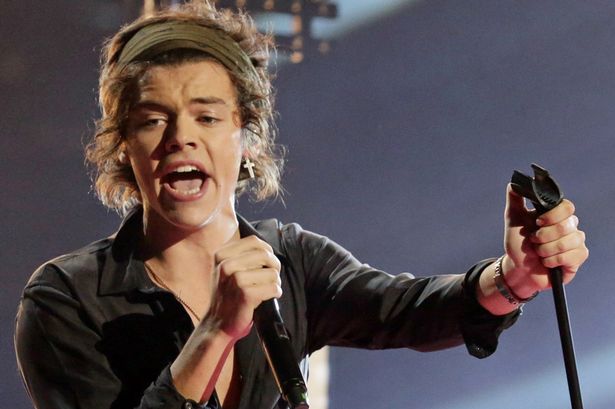 stateofkissy's tweet image. @Harry_Styles bring this look back for your first solo performance