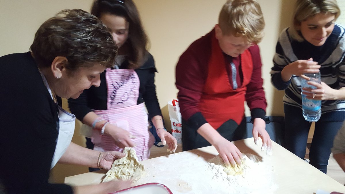 LaMariottina's tweet image. Oggi a Sigillo in cucina con la tecnologia #coderdojosigillo #Digitalerosa @catemoscetti @SilviaSurano