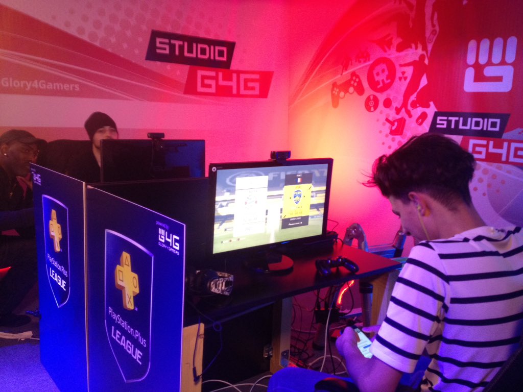 CrowyDragon's tweet photo. @Mence_NeXus s'incline en finale face à @Usmakabyle, bien joué à lui ! #InternationalFinals @PS_PlusLeague @NeXus_FiFa https://t.co/gRIBORxKNN