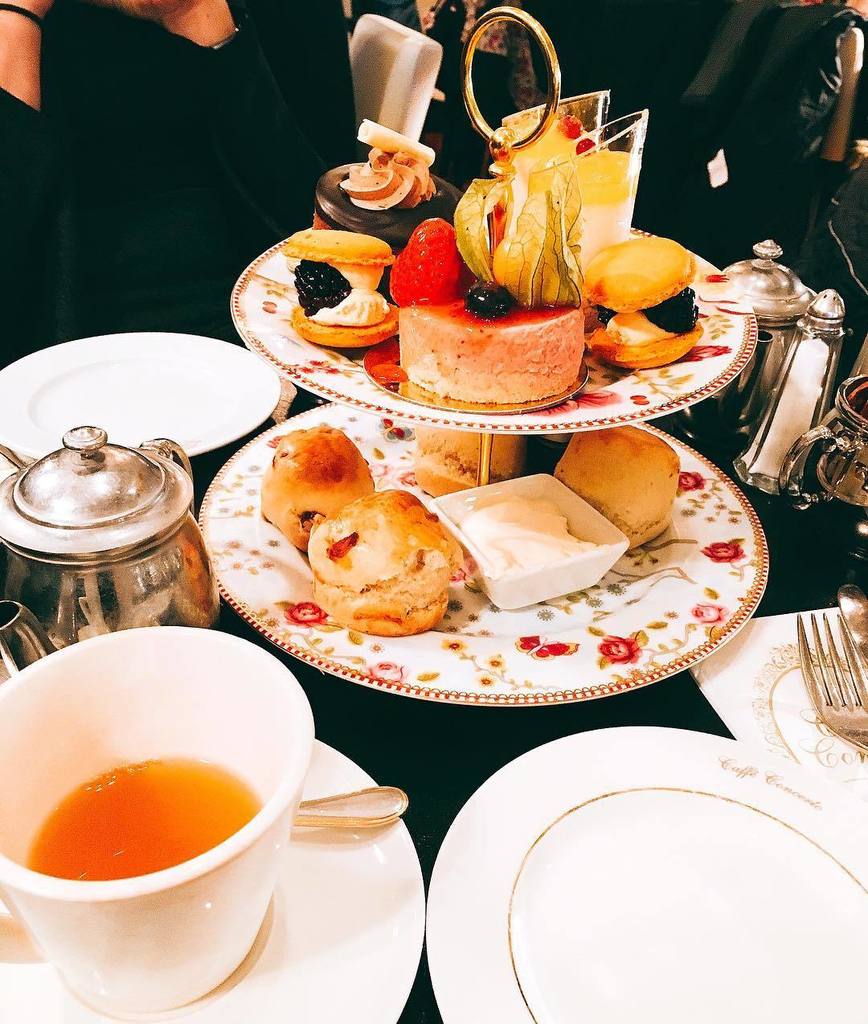 Emmanaud's tweet image. Afternoon tea ☕️👌🏻#detox #weekend #afternoontea #london #newlife #Saturday #friends ift.tt/2mpKHUC