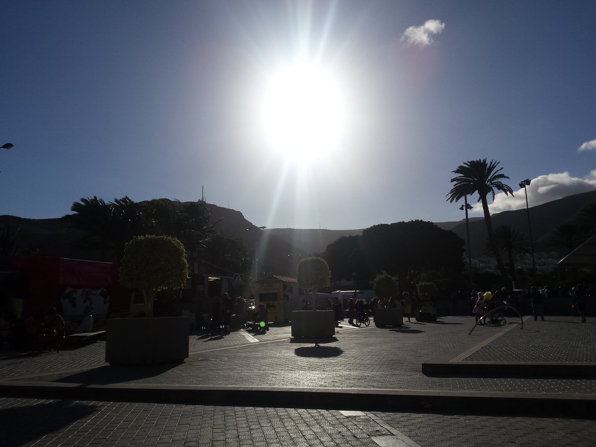 Mari_Ramos_'s tweet photo. Tarde de #Carnaval17 en #SanSebastián #LaGomera 🌞🌞🌞🌞 https://t.co/3s56I2AYra