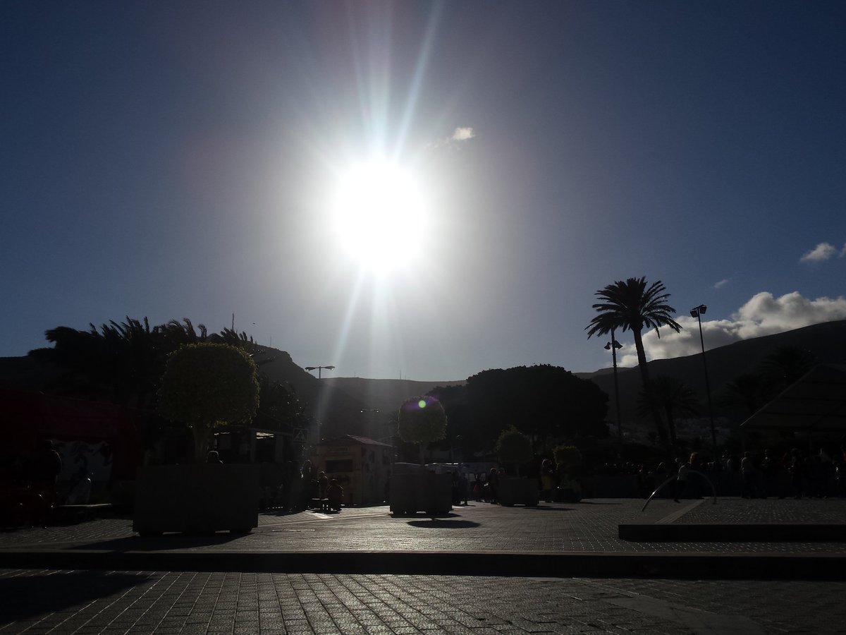 Mari_Ramos_'s tweet photo. Tarde de #Carnaval17 en #SanSebastián #LaGomera 🌞🌞🌞🌞 https://t.co/3s56I2AYra