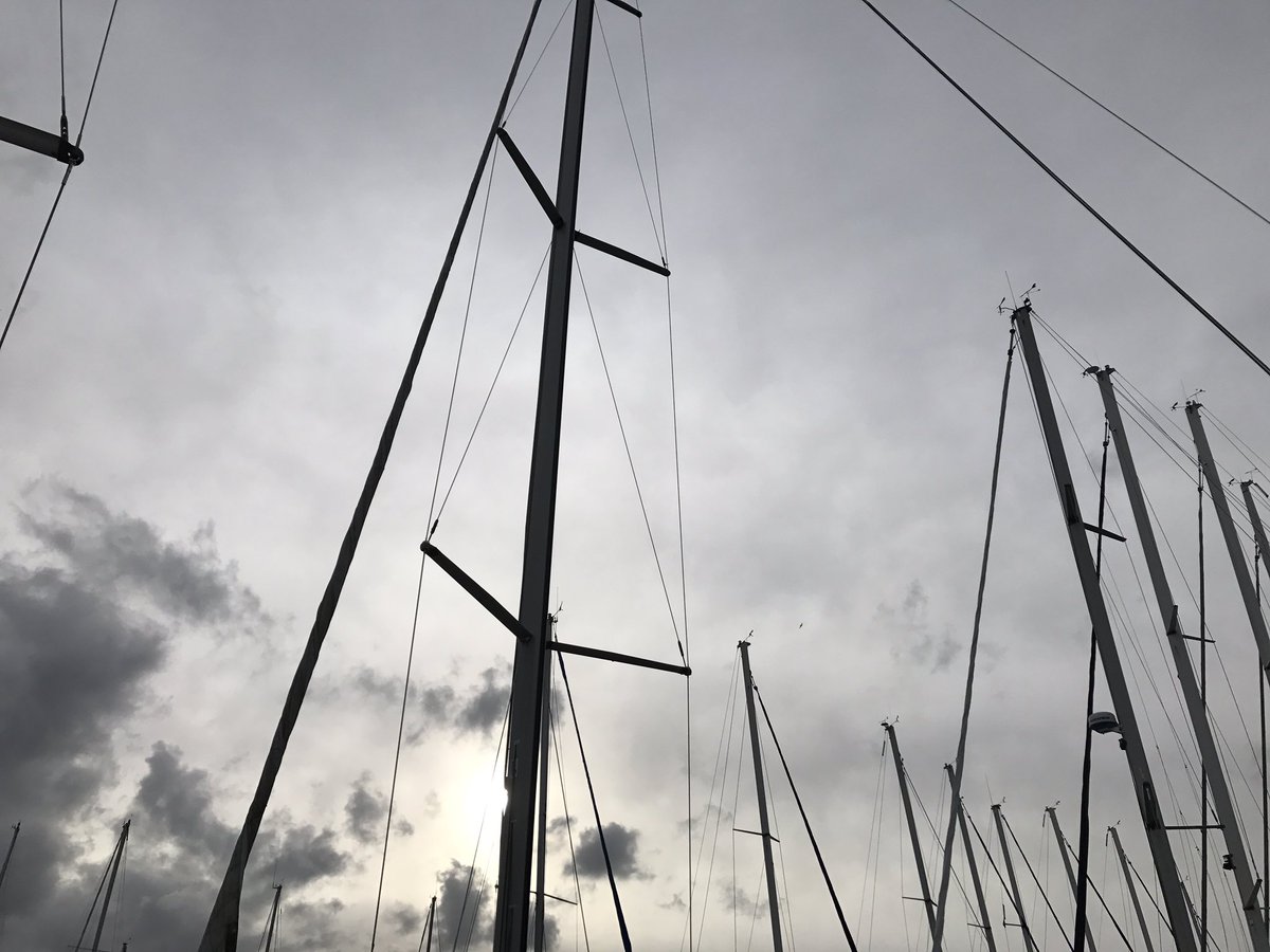 altavela's tweet photo. Entrada en Puerto tras la regata #sailing #platuteam #mardesada #atodavela https://t.co/mt15xFARhO