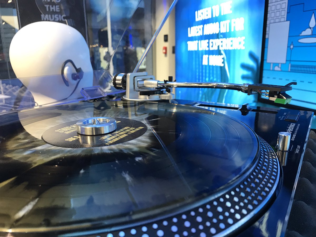 TomiACole2's tweet photo. Music theme in full effect at @O2Manchester #O2ManchesterMarketSt https://t.co/o4s2VQtTpJ
