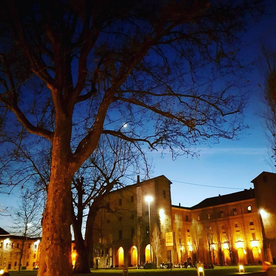 Metti una #sera a #Parma... #PalazzoPilotta #luci #monuments 
Foto di daniela.lanfredi instagram.com/p/BRKyvlxAT-_/