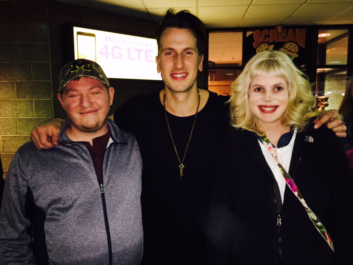 gbzach24's tweet photo. @russelled Thank you my friend for the awesome picture.. we've been fans since we heard Yours! It's our wedding song! #MakeItBigTime https://t.co/yU980U2CZN