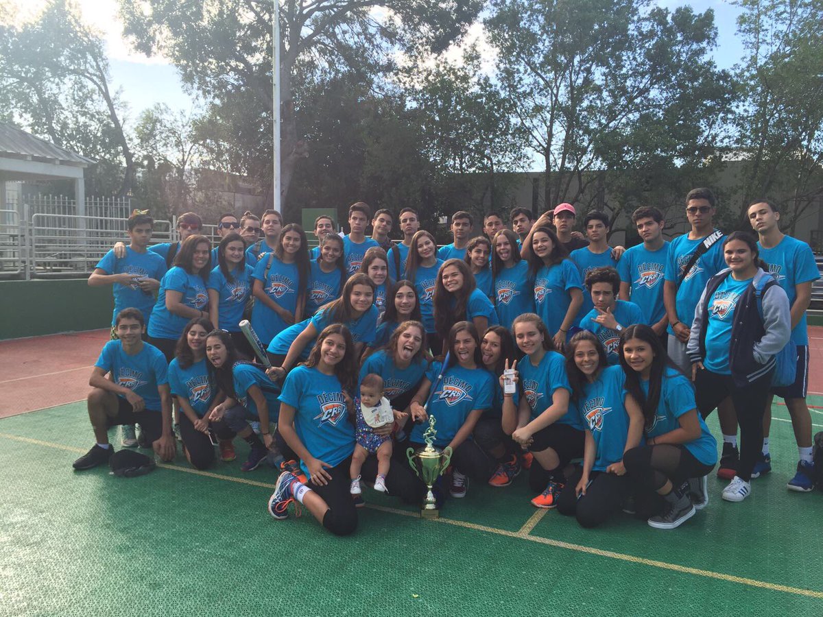 claudiatrm's tweet photo. pre-game/field day '17 🔥❤ #Chuupa @Gabrielamorla19 @liliaescalona @fernandommc09 https://t.co/y8eMHmlC9o