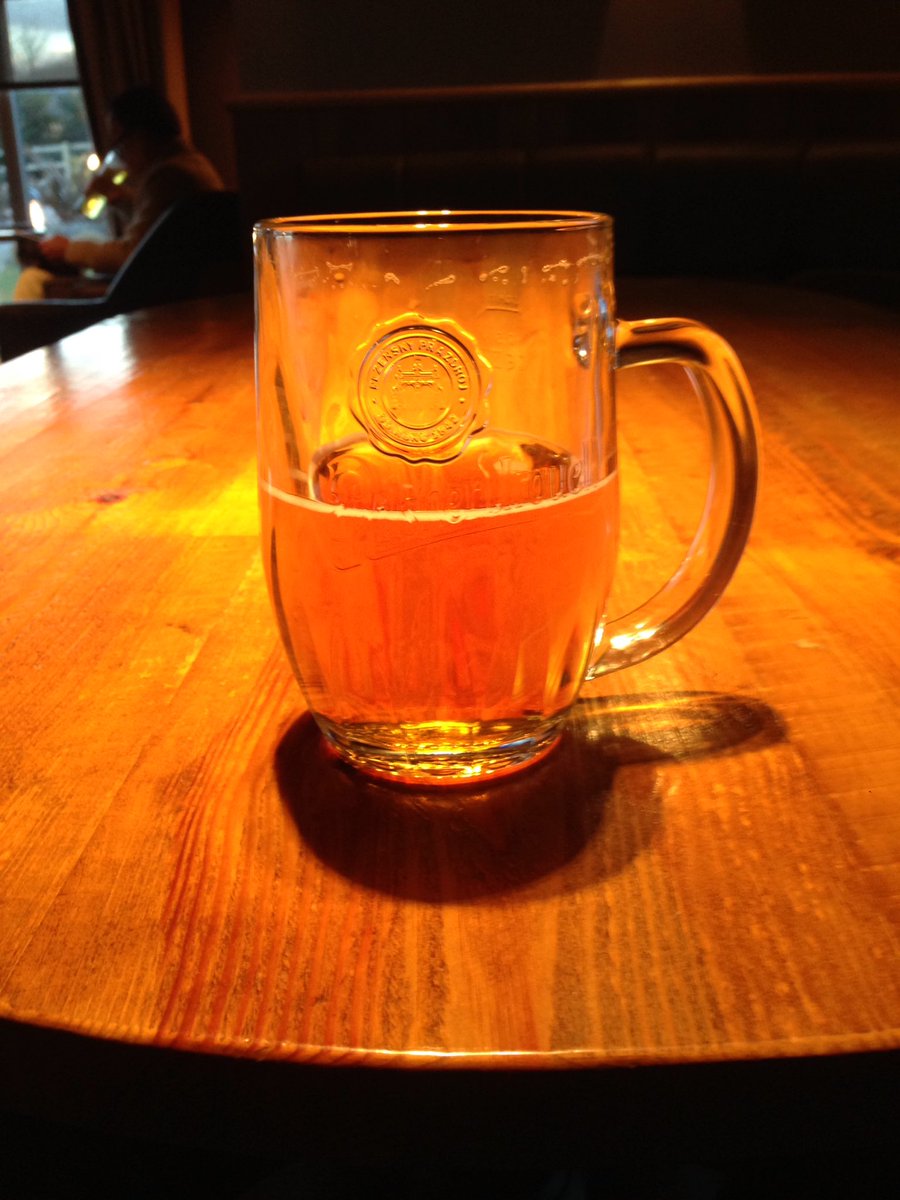 AsteriodJack's tweet photo. Beer how it's meant to be drunk, cold and in a tankard! #beer #pub #postworkvibes https://t.co/nVyUZDziJm