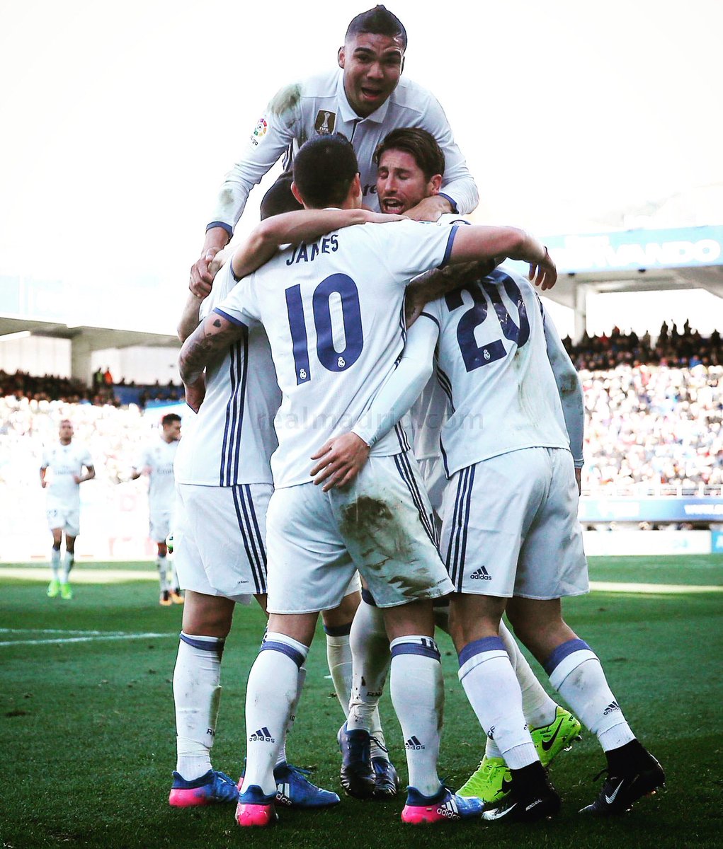 Casemiro's tweet photo. +3️⃣ puntos importantes. ¡Seguimos adelante con nuestros objetivos! ¡Hala Madrid! #RMLiga #HalaMadrid https://t.co/KMWWBX2jG1