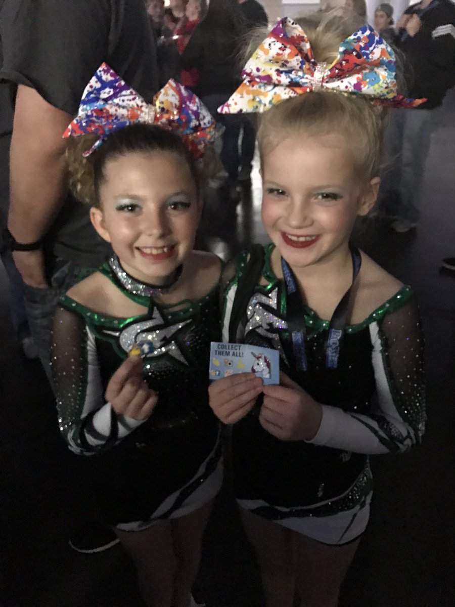 CheerForceSimi's tweet photo. #CheerForceRiot starts the day off with a HIT! Way to go little ladies❣️ #CheerForce #onenationundergreen https://t.co/HYYShCeDXg