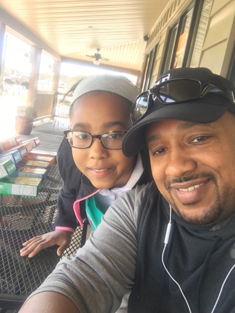 ChrisJermaineB's tweet photo. #DaddyDaughter selling @girlscouts cookies. Thanks to #Tophers for supporting the cause. https://t.co/pkd814ame3