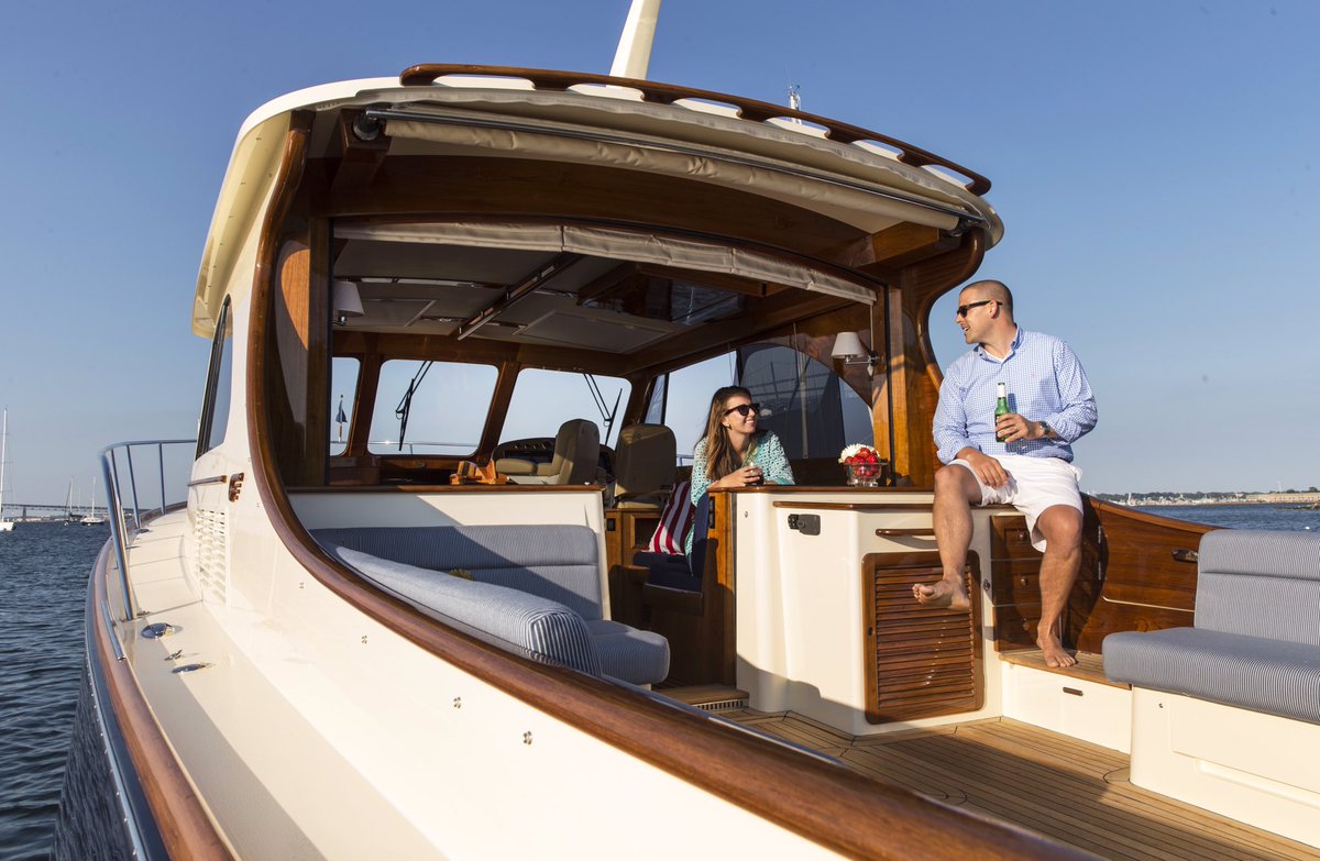 HinckleyYachts's tweet photo. Want sun when your friend wants shade? The aft glass enclosure disappears to connect cockpit & cabin on the #Talaria43. Fun, uninterrupted. https://t.co/iGH4wJUwZ2