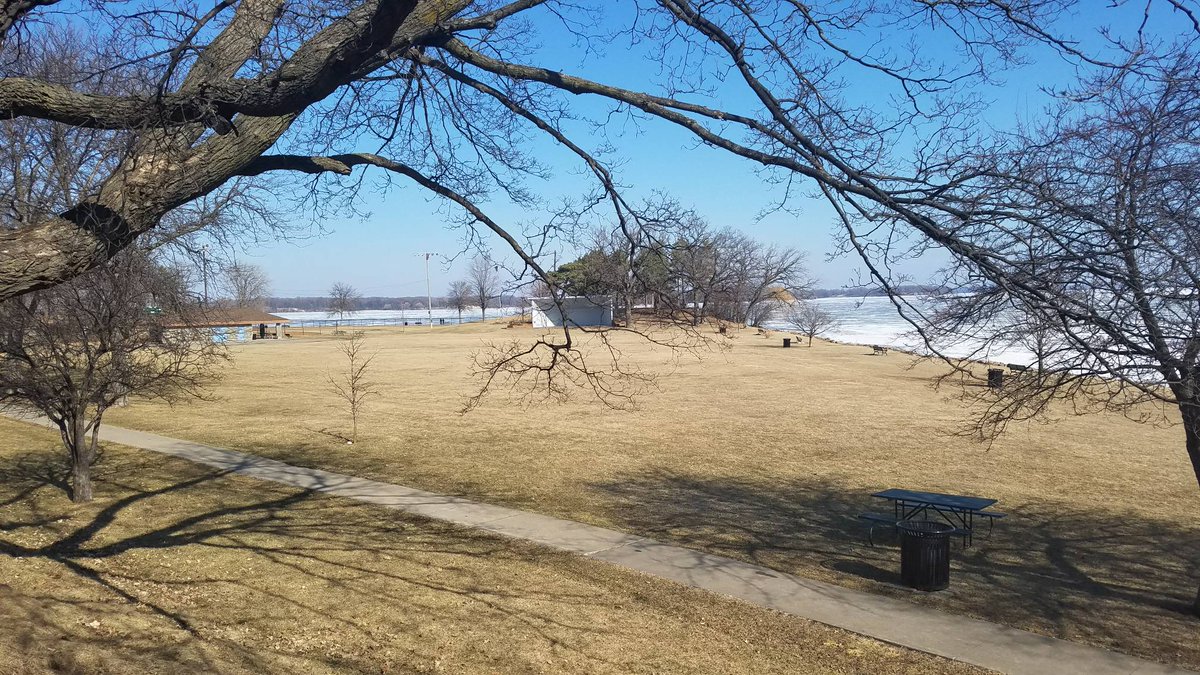 AOTLExcelsior's tweet photo. The ice is melting, the birds are singing, the Commons is gettung ready for Art on the Lake, June 10-11! #aol2017 #art #excelsiormn #summer https://t.co/A9ISqjjfXQ