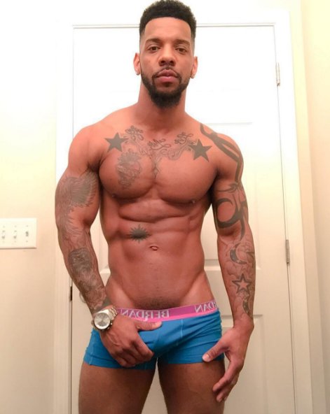 tyronewells1126's tweet photo. See me live and my videos, send me message and Ill send the link! https://t.co/zRjJnIwCk6