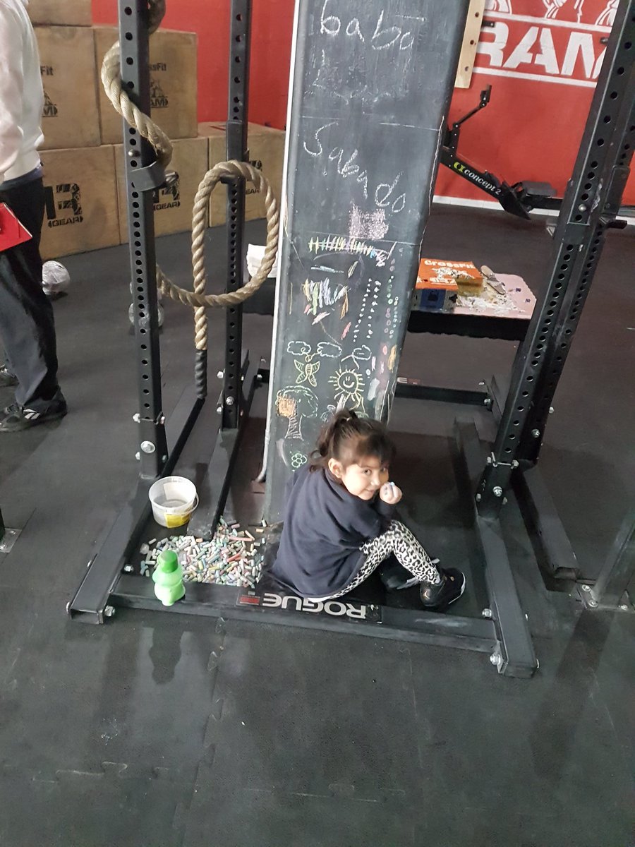 Gabolo13's tweet photo. En el box #CrossFit #InTheOpen #17point2  @CrossFitGames https://t.co/VMELd5ZrQu