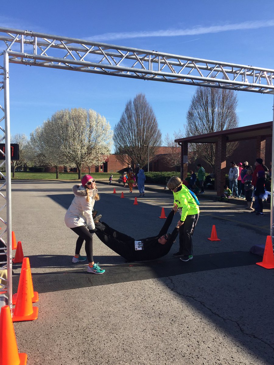 Alicia4FSSD's tweet photo. @franklinspecial @fssdFMS #raceforthestars #lovedit Hubs maybe not so much😜 https://t.co/QvrGewNAT8