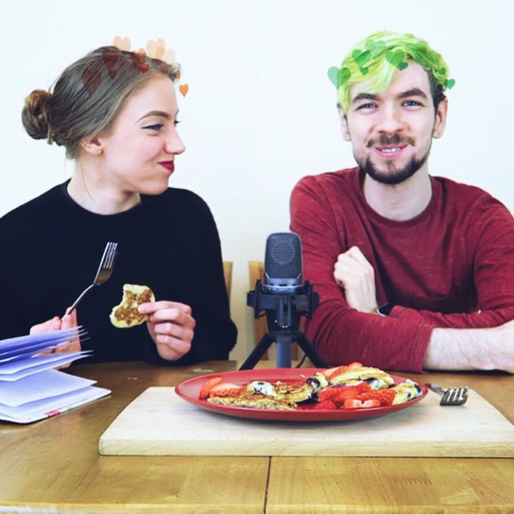 shoucolatex's tweet photo. COUPLES GOALS #SEPTIISHU #WIISHU #JACKSEPTICEYE https://t.co/fkuM8stUIP