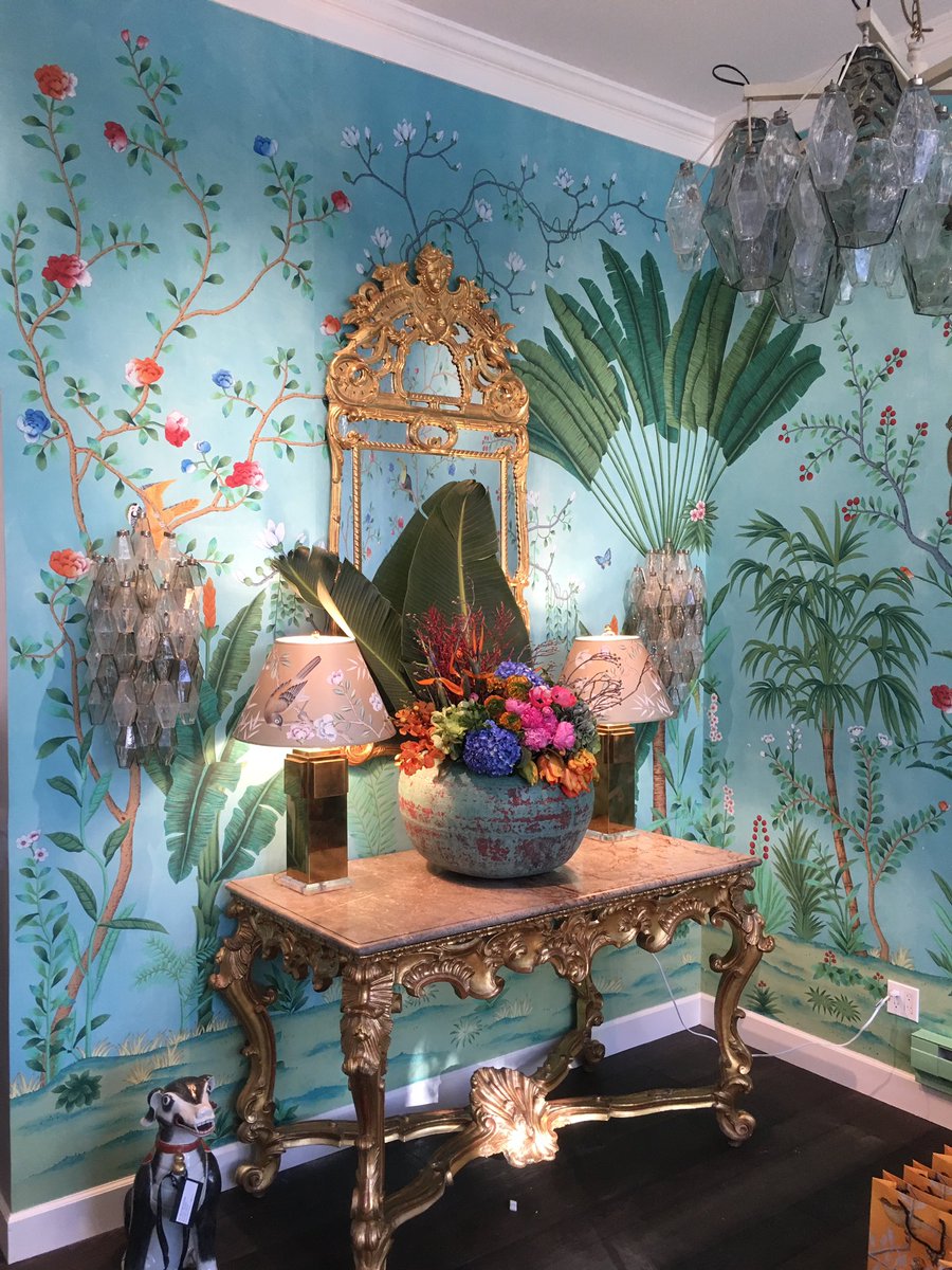 medlinwithpaint's tweet photo. Team Medlin's San Francisco adventure for @DeGournayLtd comes to an end. Just a couple of pics of the papers we installed https://t.co/awa1q8mOz6