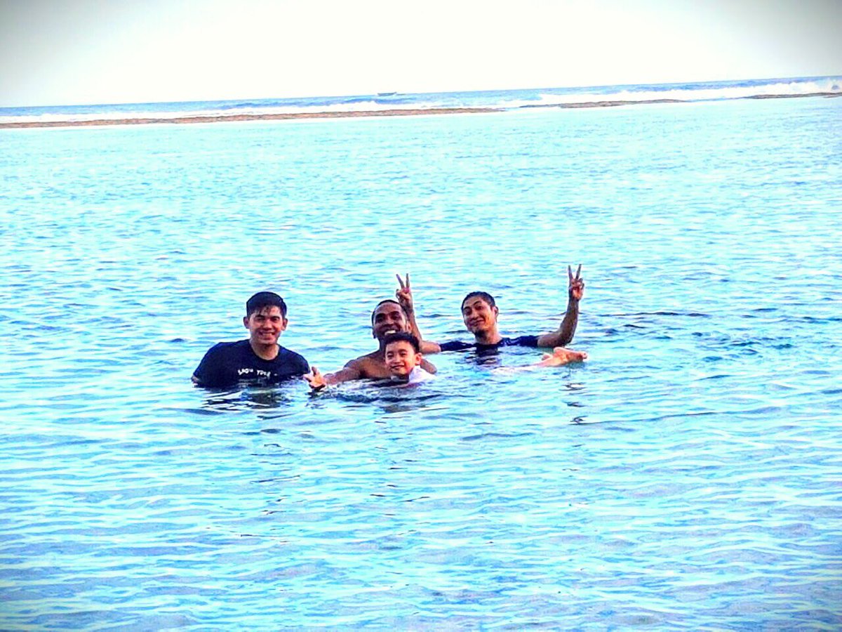 GunawanGeoffrey's tweet photo. Enjoying life not life for kerja ajah...😛😊 #family #balilife #mylife https://t.co/6lSFm9PGZb